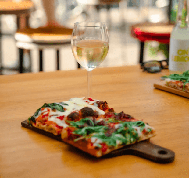 VINHO E PIZZA